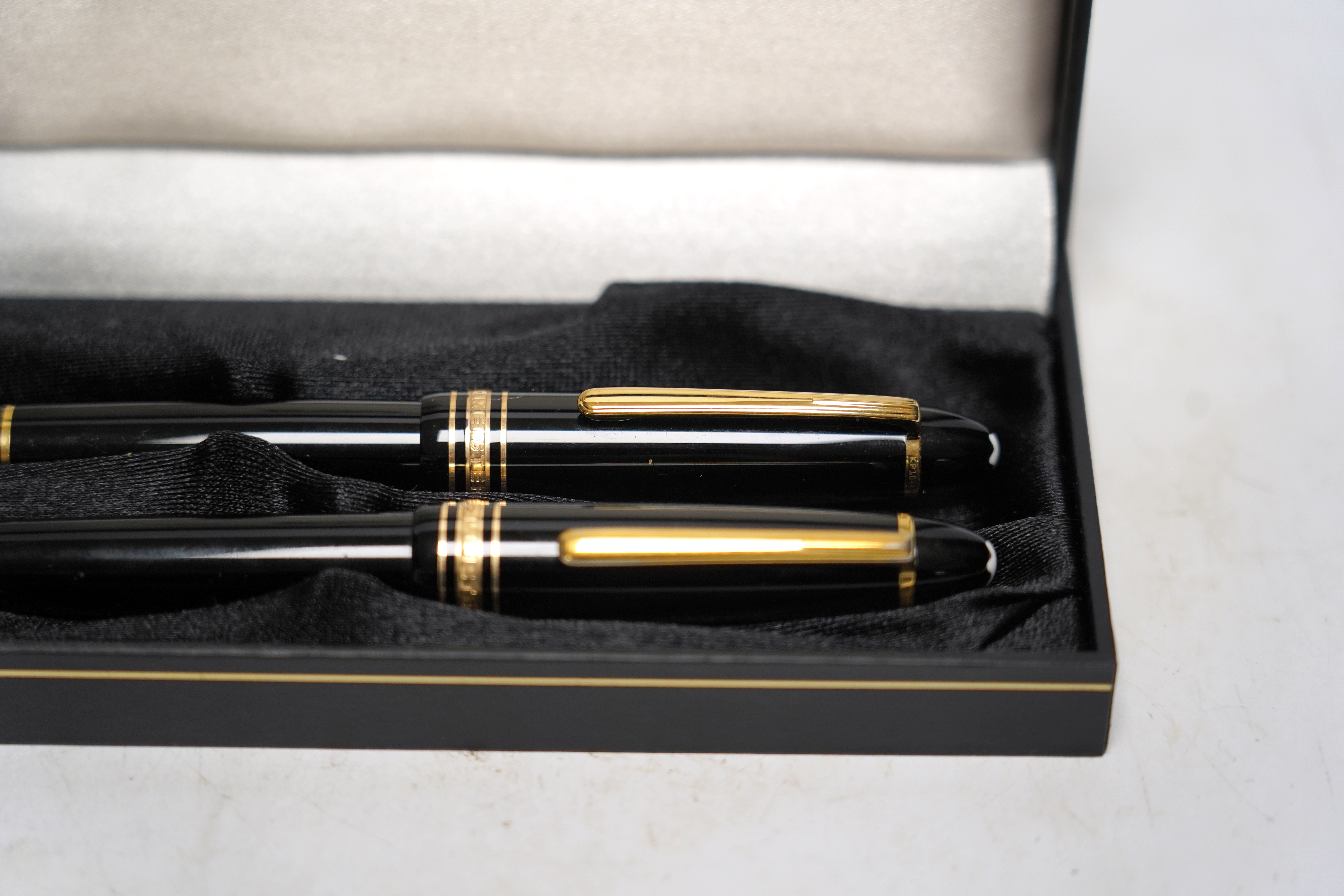 A cased Montblanc Meisterstuck fountain pen and ballpoint pen set Serial No. FO KP1048143, BP KM1040689